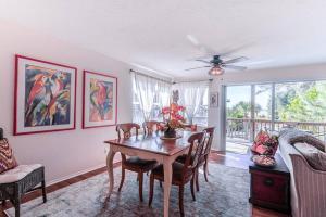 Posezení v ubytování Serenity Beach Condo