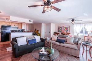 Posezení v ubytování Serenity Beach Condo