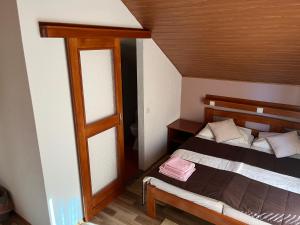 Posteľ alebo postele v izbe v ubytovaní Guesthouse Hodak