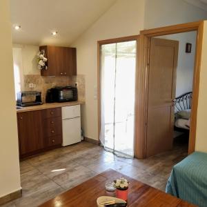 Wooden house corfu tesisinde mutfak veya mini mutfak