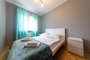 Posteľ alebo postele v izbe v ubytovaní Apartament z 3 sypialniami