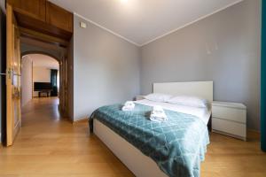 Posteľ alebo postele v izbe v ubytovaní Apartament z 3 sypialniami