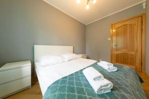 Posteľ alebo postele v izbe v ubytovaní Apartament z 3 sypialniami