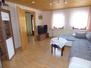 TV a/nebo společenská místnost v ubytování Ferienwohnung Dasch, bei Idar-Oberstein im Nationalpark Hunsrück-Hochwald