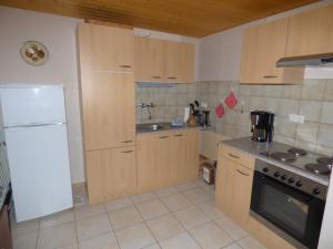 Kuchyň nebo kuchyňský kout v ubytování Ferienwohnung Dasch, bei Idar-Oberstein im Nationalpark Hunsrück-Hochwald