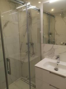 Kúpeľňa v ubytovaní Apartament z widokiem na morze w kompleksie Hevenia