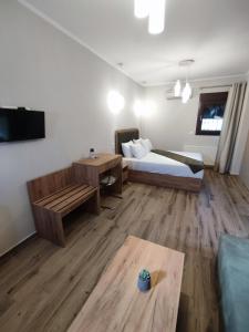 Кровать или кровати в номере Erietta Rooms