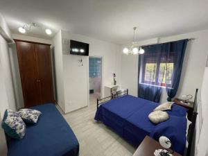 Postel nebo postele na pokoji v ubytování Donnabella house