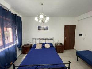 Postel nebo postele na pokoji v ubytování Donnabella house