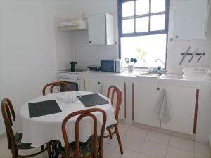 Kuchnia lub aneks kuchenny w obiekcie Low Island House