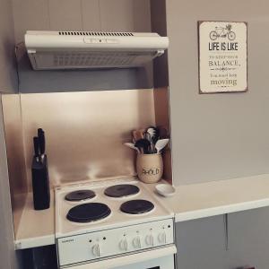 Grindavik Guesthouse self check in & outにあるキッチンまたは簡易キッチン
