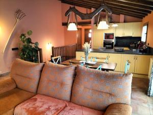 A kitchen or kitchenette at Cal Teler-Tula