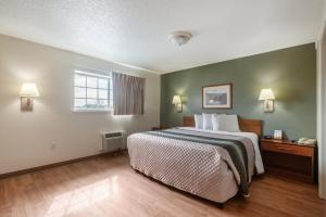 Gallery image of HomeTowne Studios & Suites by Red Roof Charlotte - Concord in Concord