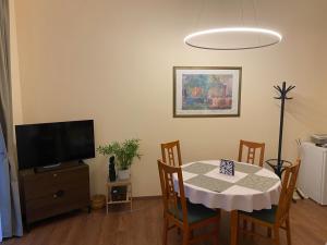 TV a/nebo společenská místnost v ubytování Apartman 37 rezidence Britania v centru Mariánských Lázní