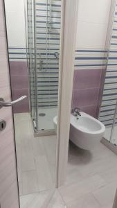 A bathroom at Butterfly Appartamento Még 21 kép