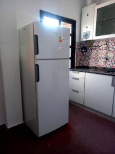 Kuchyň nebo kuchyňský kout v ubytování DEPARTAMENTO AMPLIO EN SAN LUIS