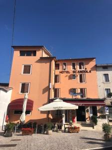 Budova, v ktorej sa hotel nachádza