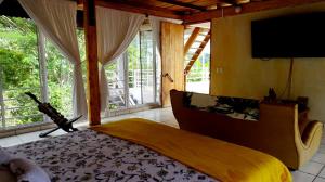 En eller flere senger på et rom på Villa Migelita Ecolodge