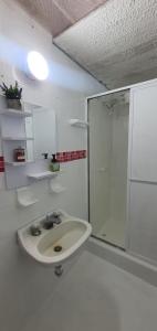 Koupelna v ubytování Portal Norte 170 ACOGEDORAS HABITACIONES CON TODOS LOS SERVICIOS