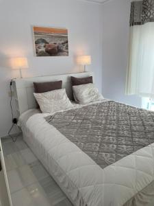 Katil atau katil-katil dalam bilik di NORIA 2, pied dans le sable, magnifique vue mer, piscine, garage, climatisation