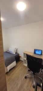 Postel nebo postele na pokoji v ubytování Portal Norte 170 ACOGEDORAS HABITACIONES CON TODOS LOS SERVICIOS
