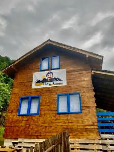 a sign on the side of a house at Casa Brună in Băile Olăneşti