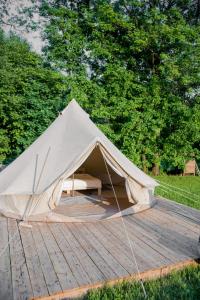 a canvas tent sitting on a wooden deck at Stan u.nás in Dolní Řasnice