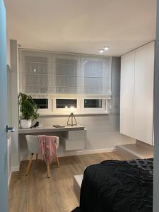 Фотография из галереи IX PIĘTRO - 9th floor apartment in Katowice в Катовице