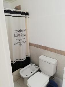 Ванна кімната в La Casa Azul - Arroyito Rio