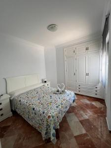 A bed or beds in a room at Apartamento Mirador del Tinto centro ciudad
