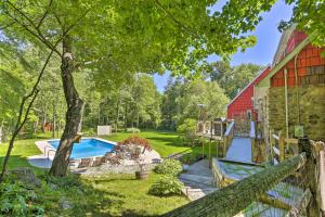 Galeri foto Decked-Out Home Hot Tub, Pool, Fire Pit and More! di Monroe