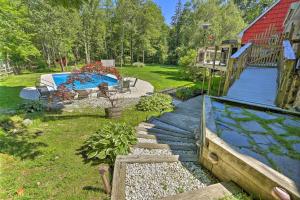 Galeri foto Decked-Out Home Hot Tub, Pool, Fire Pit and More! di Monroe