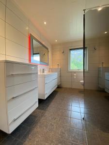 Fotografie z fotogalerie ubytování Villa med jacuzzi og nydelig utsikt v destinaci Gravdal