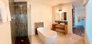Ein Badezimmer in der Unterkunft Hotel ILOMA Corail Residence
