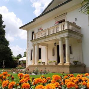 a white house with a balcony and flowers at Villa Carla - Camera King Superior in Padova