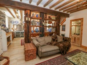 a living room with a couch and a kitchen at Shaftoe Mews in Hexham