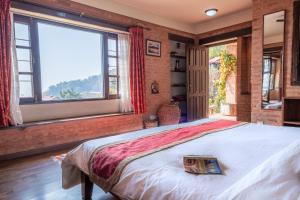 una camera da letto con un letto grande e una grande finestra di Shivapuri Heights Cottage a Kathmandu