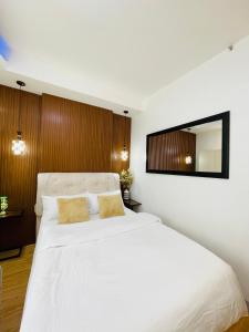 Een bed of bedden in een kamer bij Lou- Mesaverte Residences