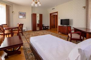 TV a/nebo společenská místnost v ubytování Latar Hotel Yerevan