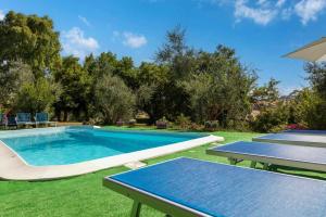 Bazén v ubytovaní La Meriggia Senigallia Agriturismo alebo v jeho blízkosti