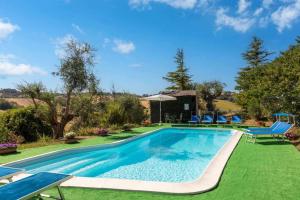 Bazén v ubytovaní La Meriggia Senigallia Agriturismo alebo v jeho blízkosti