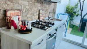 Η κουζίνα ή μικρή κουζίνα στο Holiday In Porto Cesareo