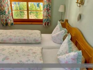 Tempat tidur dalam kamar di Apartment in Achensee with parking space