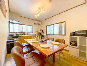 a dining room with a table and chairs in a kitchen at YOUAN - Vacation STAY 36473v in Oishi