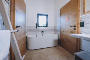 Łazienka w obiekcie Premium Apartments Areit by we rent, SUMMERCARD INCLUDED