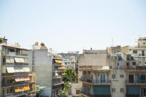 Nespecifikovaný výhled na destinaci Atény nebo výhled na město při pohledu z apartmánu