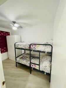Posteľ alebo postele v izbe v ubytovaní Ecclesia Major Apartment - Vivienda con Fines Turísticos Catedral de Jaen