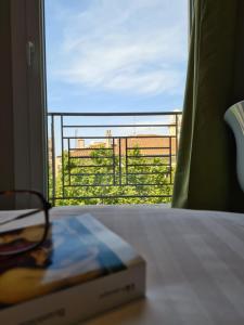 Een bed of bedden in een kamer bij Hôtel Amirauté