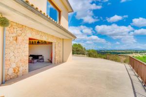 Ein Balkon oder eine Terrasse in der Unterkunft Finca SON VADOR by Mallorca Villa Selection