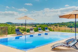 Der Swimmingpool an oder in der Nähe von Finca SON VADOR by Mallorca Villa Selection